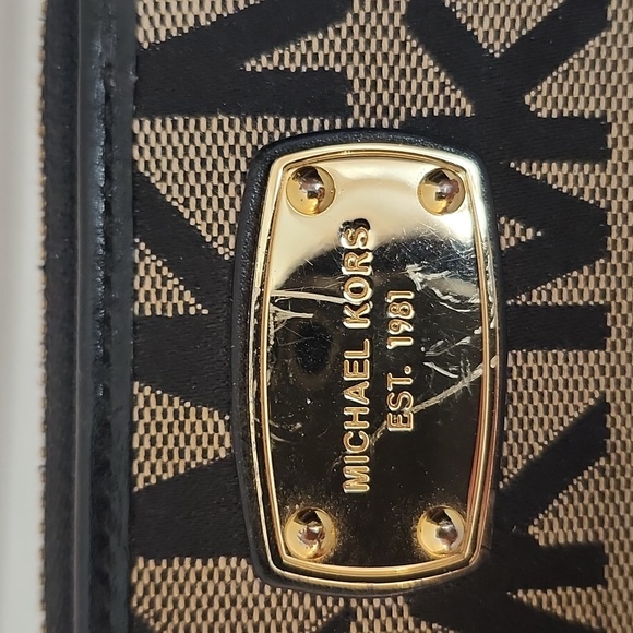 Michael Kors Jet Set Crossbody w/Free MK Wallet - Picture 15 of 15